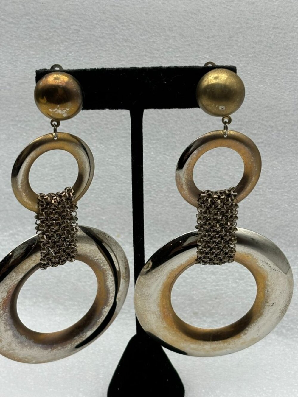 1970s Double Ring Mesh Brass Clip Earrings - Picture 3 of 5
